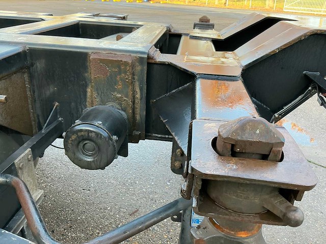 2007 renders euro 800n containerchassis oplegger - afbeelding 15 van  27