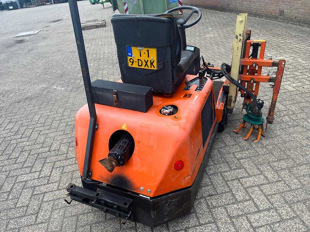 2007 tuchel-trac trio diesel werktuigdrager met onkruidborstel - afbeelding 7 van  8