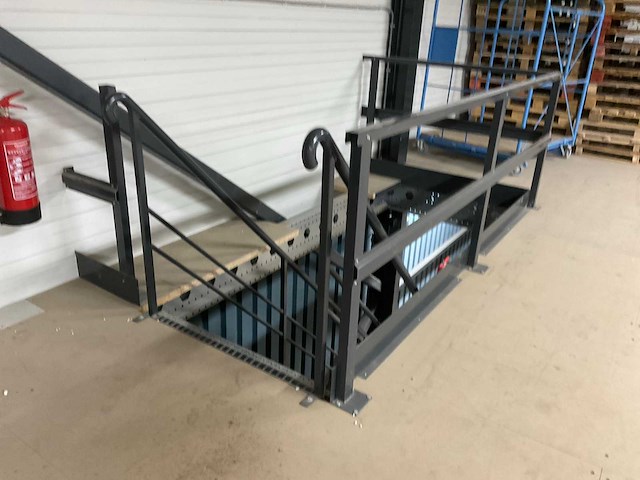 2007 twinfloor 2-etage entresolvloer 32x28mtr - afbeelding 3 van  12