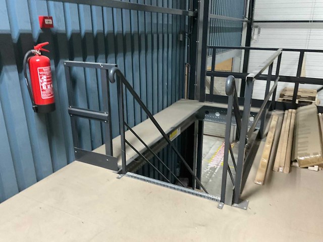 2007 twinfloor 2-etage entresolvloer 32x28mtr - afbeelding 4 van  12