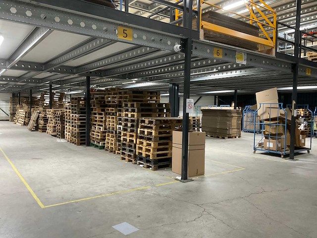 2007 twinfloor 2-etage entresolvloer 32x28mtr - afbeelding 8 van  12