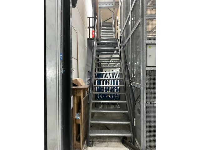 2007 twinfloor 2-etage entresolvloer 32x28mtr - afbeelding 9 van  12