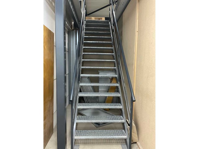 2007 twinfloor 2-etage entresolvloer 32x28mtr - afbeelding 11 van  12