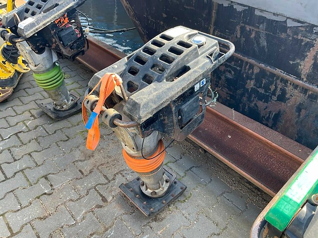 2007 ulbo ubz58 trilstamper - afbeelding 1 van  8