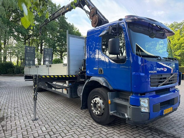 2007 volvo fe240 machinetransporter + hiab 111b-3 duo kraan vrachtwagen - afbeelding 15 van  19
