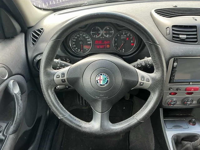 2008 - alfa romeo - 147 - 1.6 ts progression - personenauto - afbeelding 12 van  12