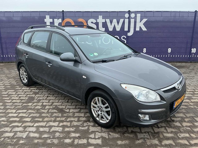 2008 - hyundai - i30 cw - 1.6i dynamic - personenauto - afbeelding 2 van  12