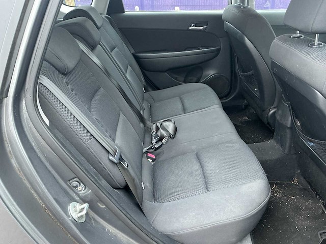 2008 - hyundai - i30 cw - 1.6i dynamic - personenauto - afbeelding 6 van  12