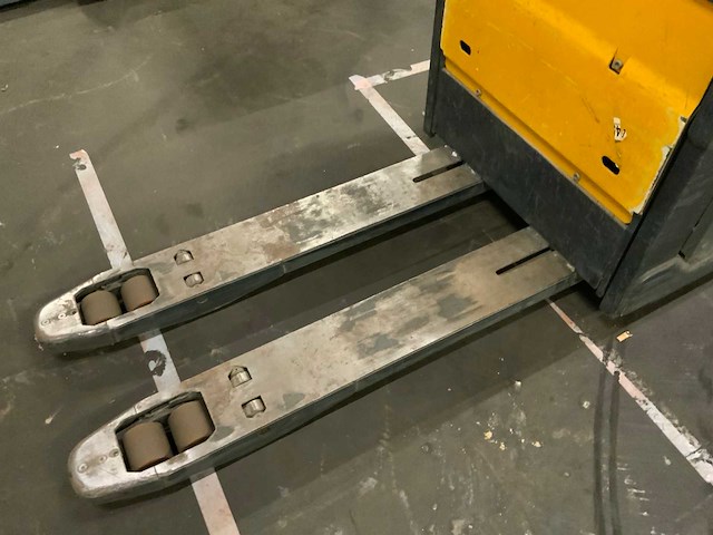 2008 - jungheinrich - ece 220 - orderpicker - afbeelding 2 van  12