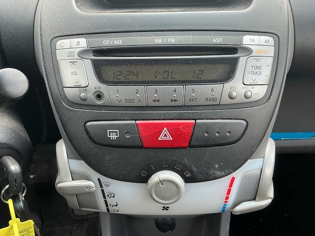 2008 - peugeot - 107 - 1.0-12v xs - personenauto - afbeelding 10 van  11