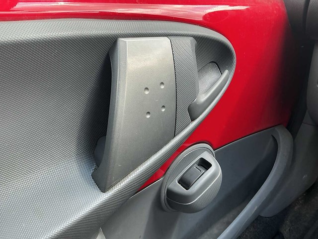 2008 - peugeot - 107 - 1.0-12v xs - personenauto - afbeelding 2 van  11