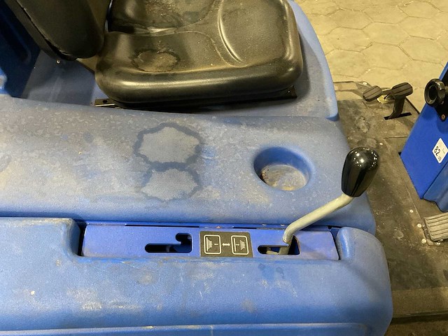 2008 bauscher floortec r 680 b zelfrijdende veegmachine - afbeelding 6 van  13