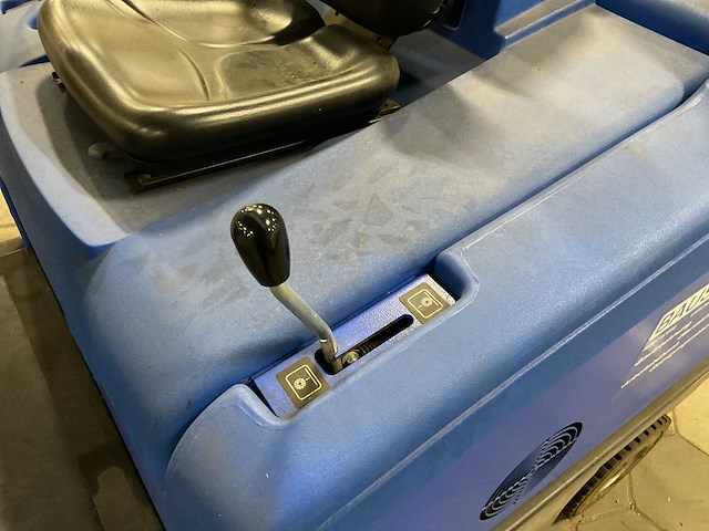 2008 bauscher floortec r 680 b zelfrijdende veegmachine - afbeelding 13 van  13