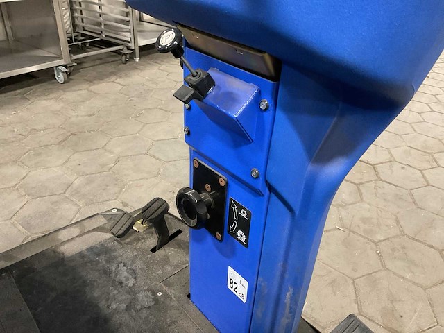 2008 bauscher floortec r 680 b zelfrijdende veegmachine - afbeelding 8 van  13