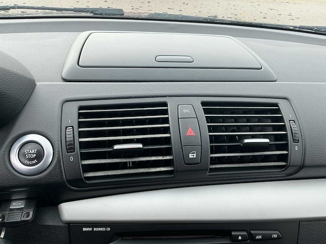 2008 bmw 120i 1-serie personenauto - afbeelding 18 van  32