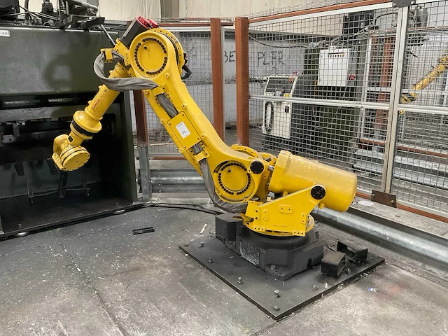 2008 fanuc r-2000ib 210f transportrobot - afbeelding 1 van  33