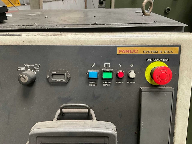 2008 fanuc r-2000ib 210f transportrobot - afbeelding 19 van  33
