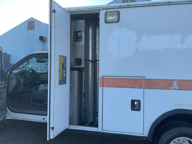 2008 ford f-350 xlt super duty ambulance bedrijfswagens - afbeelding 28 van  34