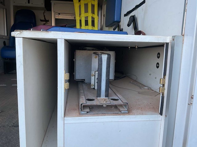 2008 ford f-350 xlt super duty ambulance bedrijfswagens - afbeelding 17 van  34