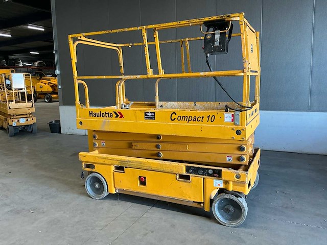 2008 haulotte compact 10 hoogwerker - afbeelding 1 van  19
