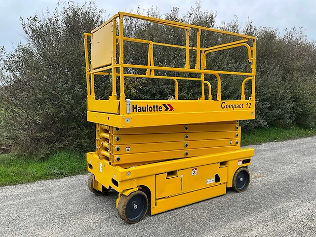 2008 haulotte compact 12 hoogwerker - afbeelding 1 van  11