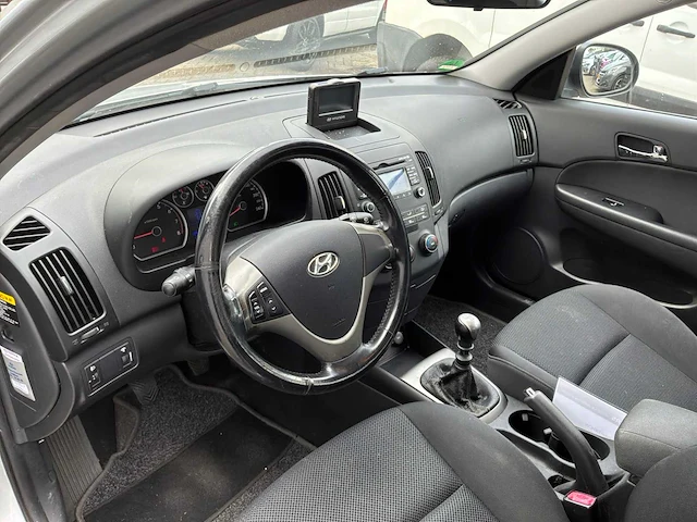 2008 hyundai i30 cw 1.6i dynamic personenauto - afbeelding 2 van  27