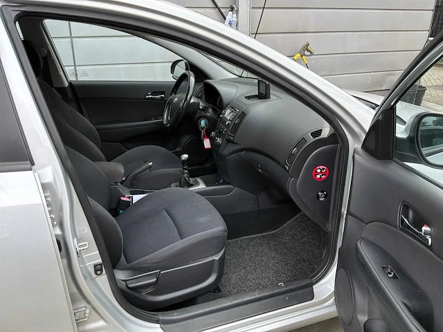 2008 hyundai i30 cw 1.6i dynamic personenauto - afbeelding 25 van  27
