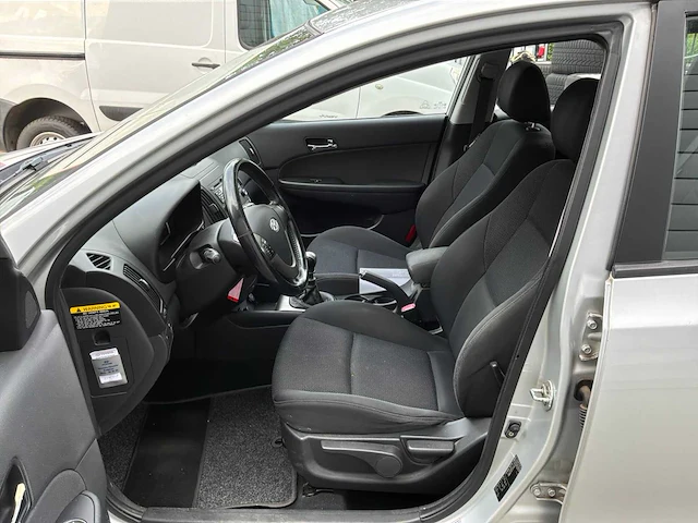 2008 hyundai i30 cw 1.6i dynamic personenauto - afbeelding 15 van  27