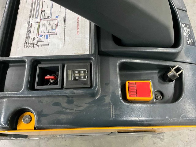 2008 jungheinrich ezs 130 industriële trekker - afbeelding 9 van  12