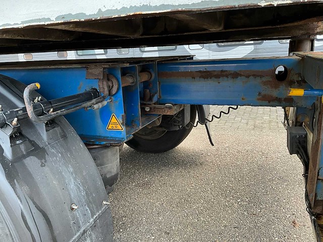 2008 krone sd27 container chassis met 40ft container - afbeelding 14 van  29