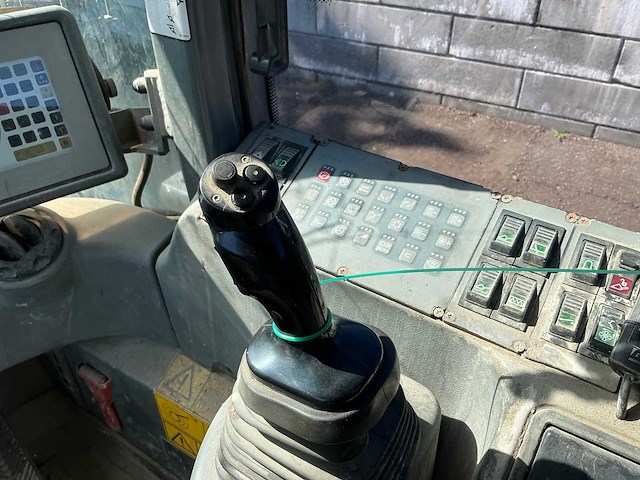 2008 liebherr l 524+ shovel - afbeelding 23 van  47