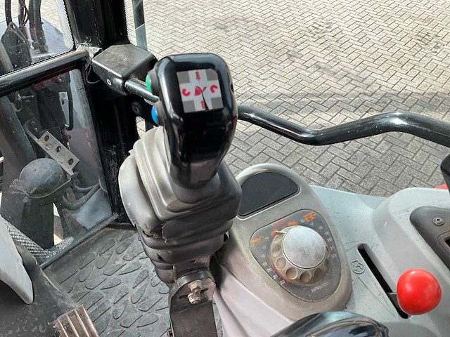 2008 massey ferguson 6460 dyna-6 vierwielaangedreven landbouwtractor - afbeelding 2 van  32