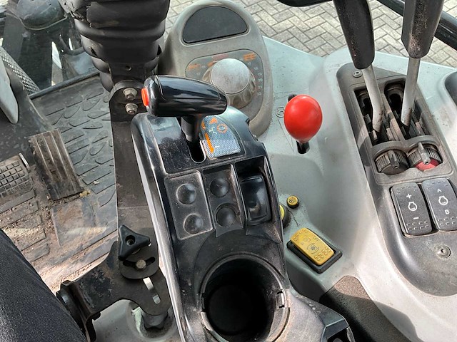 2008 massey ferguson 6460 dyna-6 vierwielaangedreven landbouwtractor - afbeelding 4 van  32