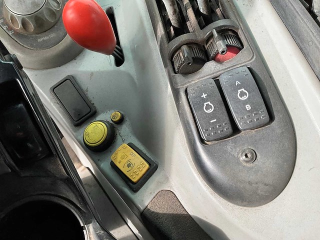 2008 massey ferguson 6460 dyna-6 vierwielaangedreven landbouwtractor - afbeelding 5 van  32