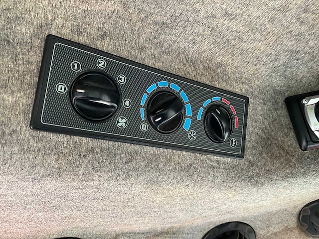 2008 massey ferguson 6460 dyna-6 vierwielaangedreven landbouwtractor - afbeelding 9 van  32