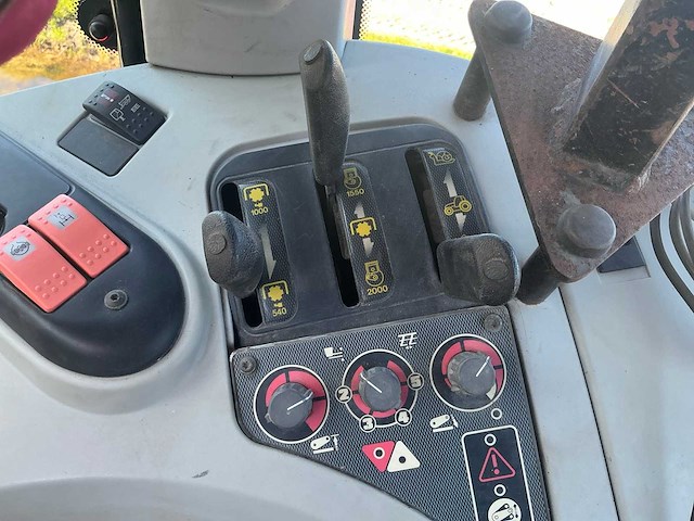 2008 massey ferguson 6470 vierwielaangedreven landbouwtractor - afbeelding 7 van  12