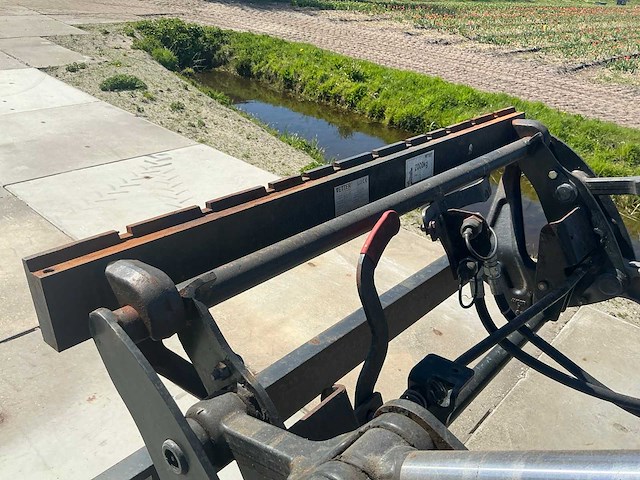 2008 massey ferguson 6470 vierwielaangedreven landbouwtractor - afbeelding 9 van  12