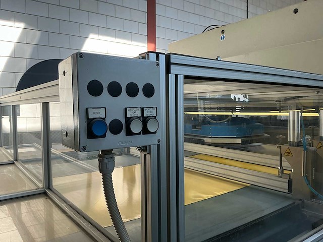 2008 mav 8 semi-automatische stansmachine - afbeelding 4 van  21