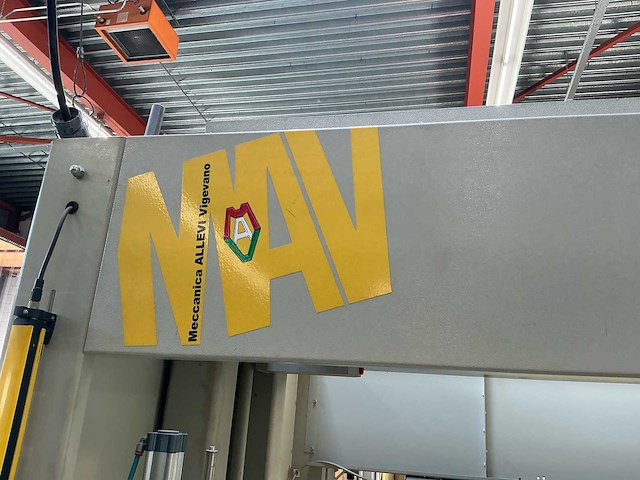 2008 mav 8 semi-automatische stansmachine - afbeelding 8 van  21