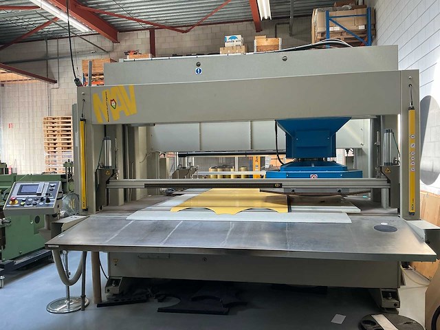 2008 mav 8 semi-automatische stansmachine - afbeelding 1 van  21