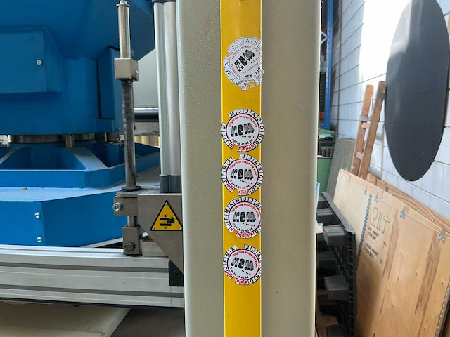 2008 mav 8 semi-automatische stansmachine - afbeelding 14 van  21