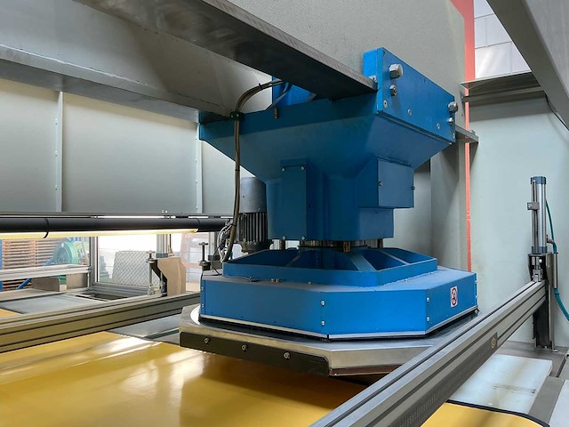 2008 mav 8 semi-automatische stansmachine - afbeelding 18 van  21