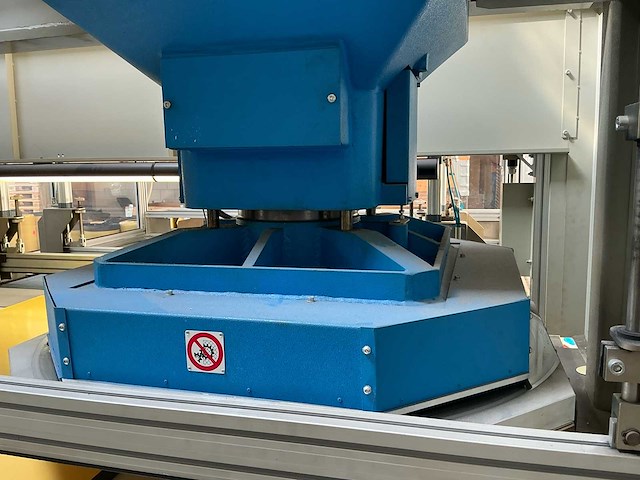 2008 mav 8 semi-automatische stansmachine - afbeelding 19 van  21