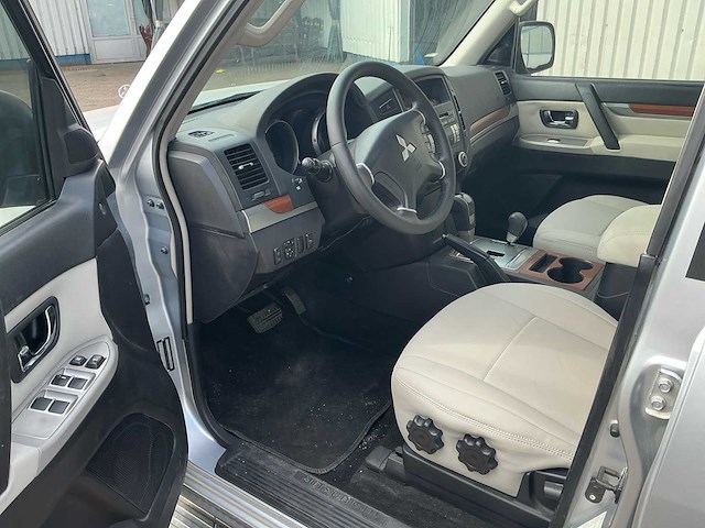 2008 mitsubishi pajero 3.0 v6 gls 4wd automaat – 7-persoons - afbeelding 24 van  34