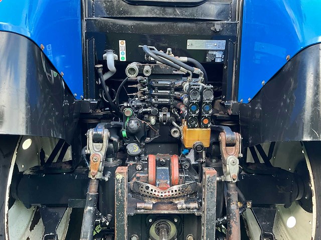 2008 new holland t6070 vierwielaangedreven landbouwtractor - afbeelding 17 van  37