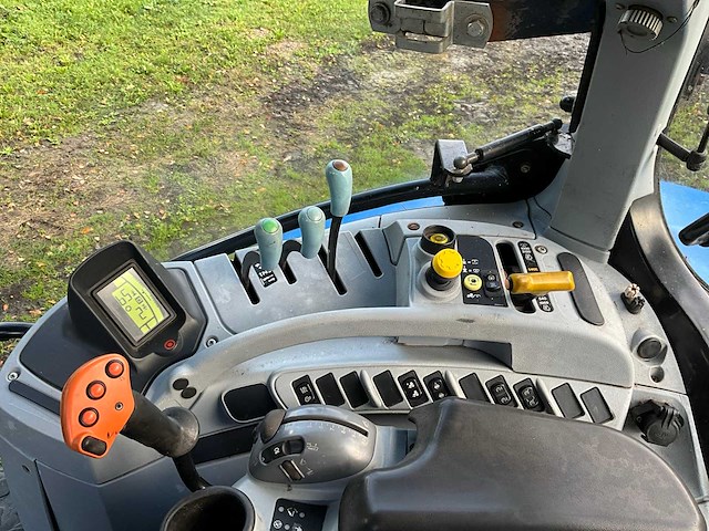 2008 new holland t6070 vierwielaangedreven landbouwtractor - afbeelding 29 van  37