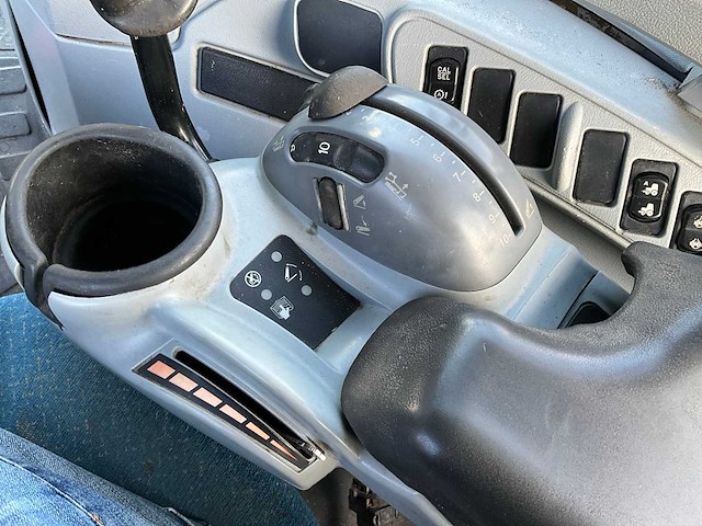 2008 new holland t6070 vierwielaangedreven landbouwtractor - afbeelding 31 van  37