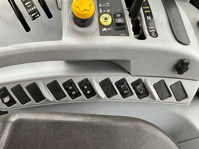 2008 new holland t6080 vierwielaangedreven landbouwtractor - afbeelding 13 van  36