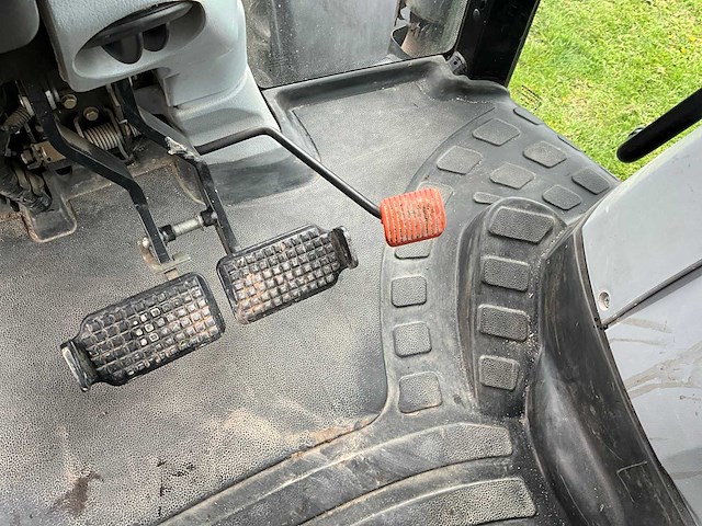 2008 new holland t6080 vierwielaangedreven landbouwtractor - afbeelding 17 van  36