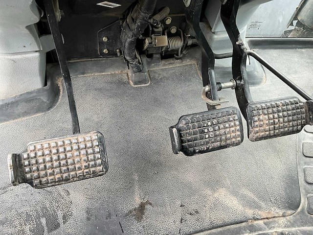 2008 new holland t6080 vierwielaangedreven landbouwtractor - afbeelding 18 van  36